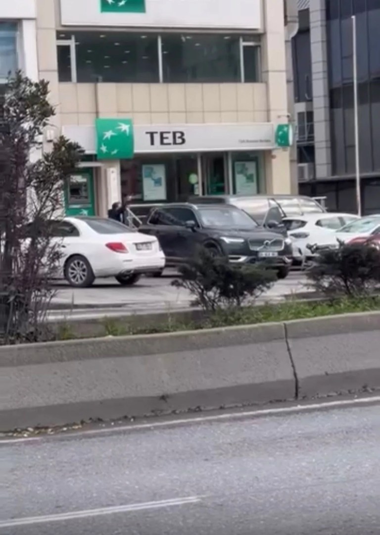 Başakşehir'de Banka Çıkışında Soygun Girişimi
