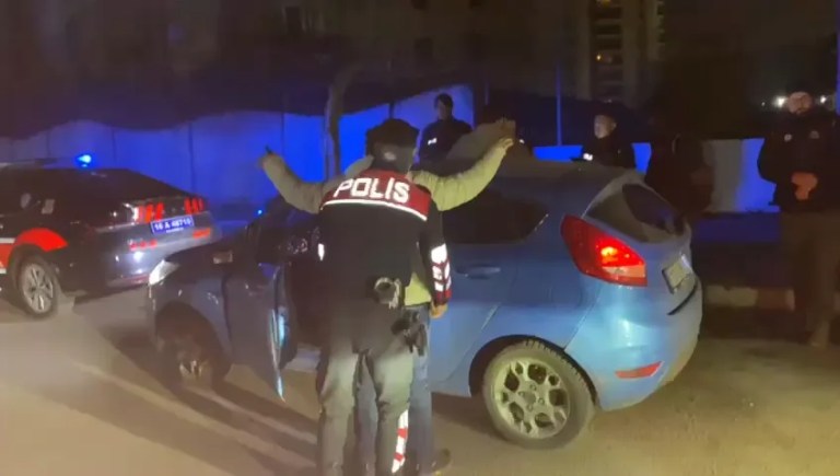 Bursa'da Polis Denetimlerinde Aranan Kişi Yakalandı