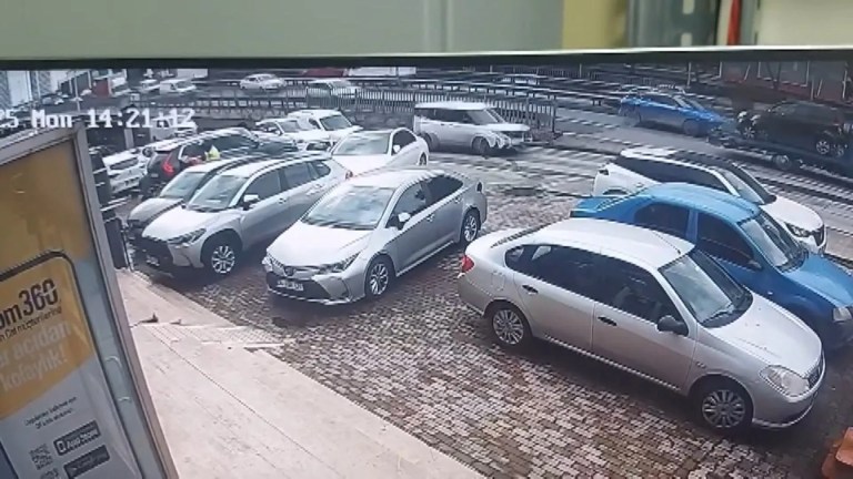 Başakşehir'de Borç Geri Alma Krizi: Banka Çıkışında Silahlı Çatışma