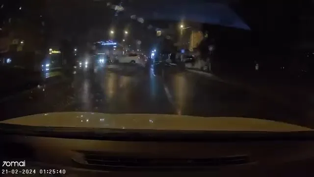 Sancaktepe'de Alkollü Sürücü Refüje Çarptı