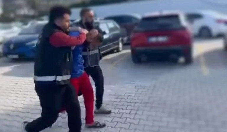 İskenderun'da Taşla Cam Kıran Şüpheli Tutuklandı