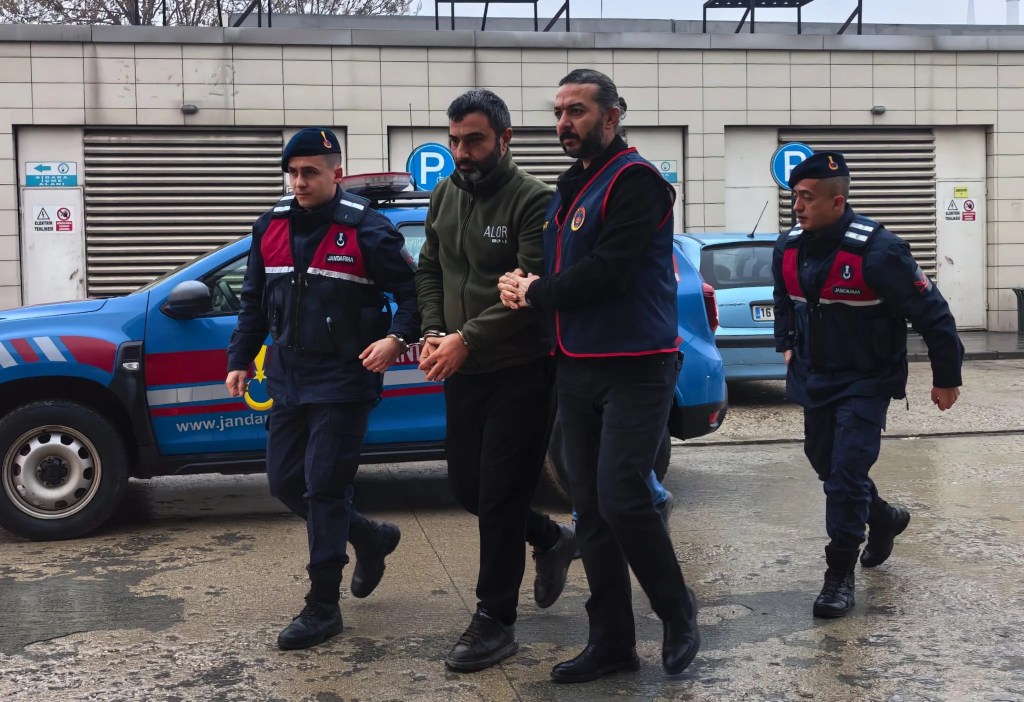 30 Yıl Hapisle Aranan Firari Bağ Evinde Yakalandı