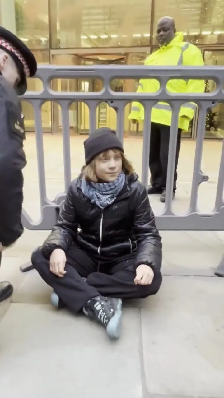 Greta Thunberg Londra'da Gözaltına Alındı