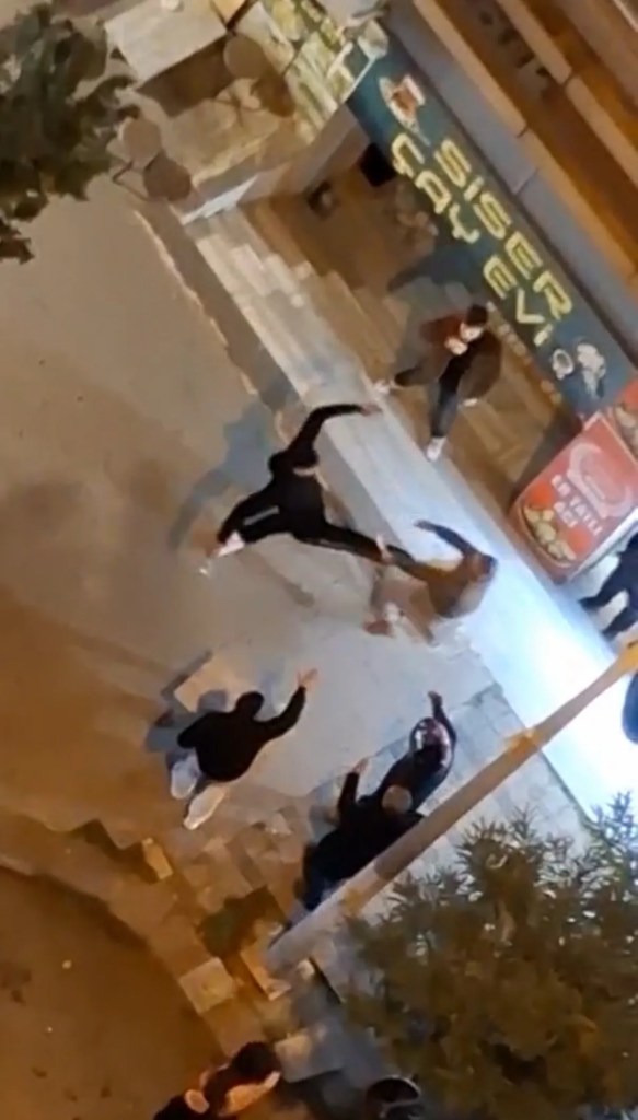 Kağıthane'de Çift Bıçaklı Saldırgan Kavga Çıkardı