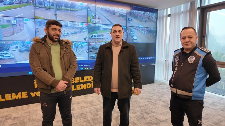 İnegöl'de 40 Bin Liralık Çanta Sahibine Teslim Edildi