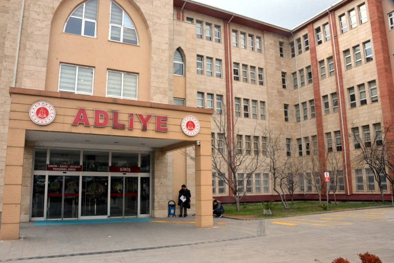 Yapay Zeka Skandalı: Liseliler Tutuklandı