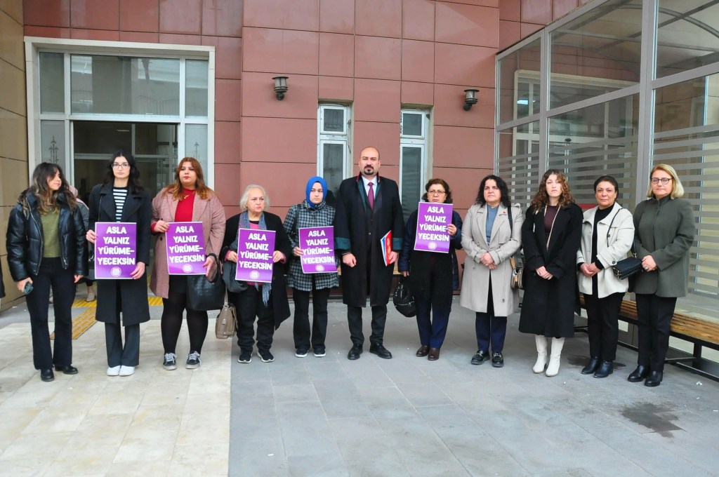 Manisa'da Eşini Bıçaklayan Koca İçin Cinsel Saldırı Cezası Talebi