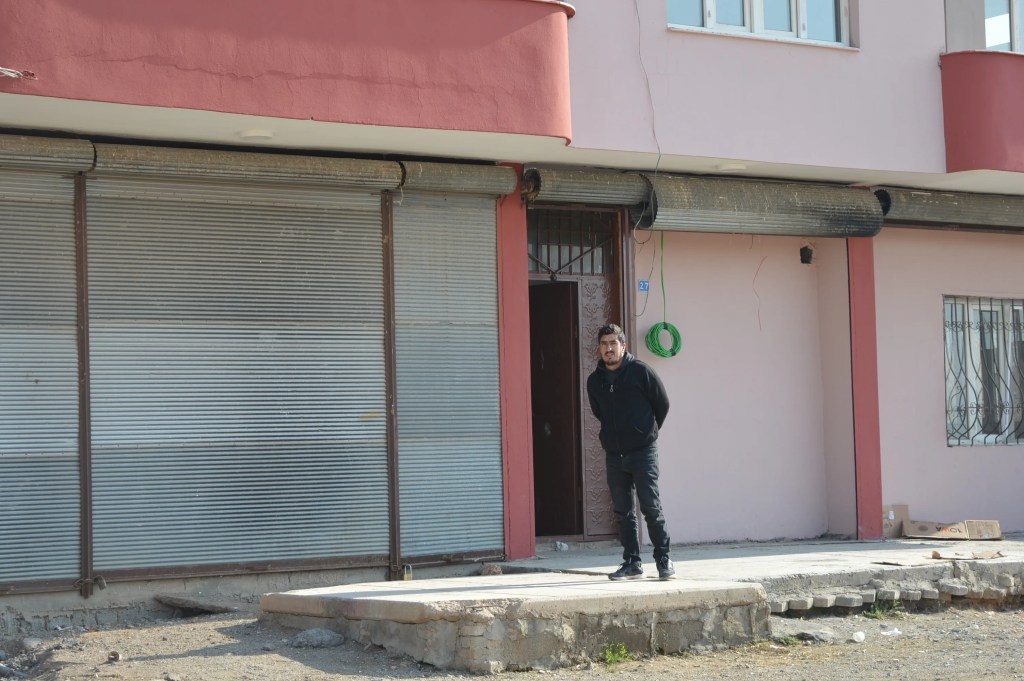 Yangında Çocuklarını Kaybeden Ailenin Eşyaları Çalındı