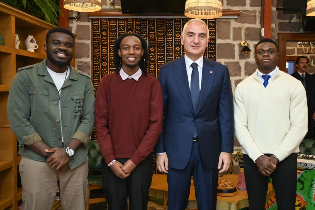 Bakan Ersoy Afrika Kültür Evi'ni Ziyaret Etti