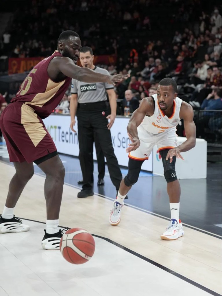 Galatasaray Evinde Trabzonspor'a Yenildi