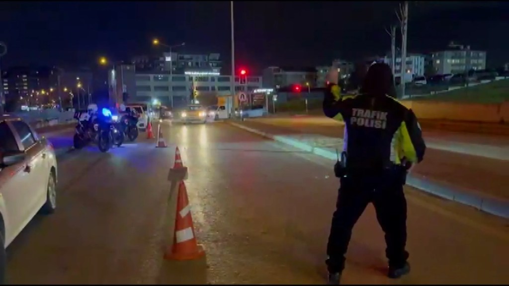 Bursa'da Yılbaşı Öncesi Geniş Çaplı Polis Denetimi