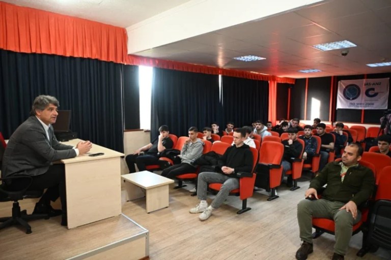 Kartepe’de Gençlik Buluşması: Başkan Kocaman Öğrencilerle!
