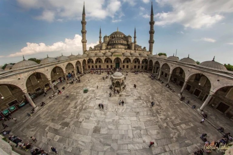 Cami Avlularında Şans Oyunu Satışı Yasaklandı!