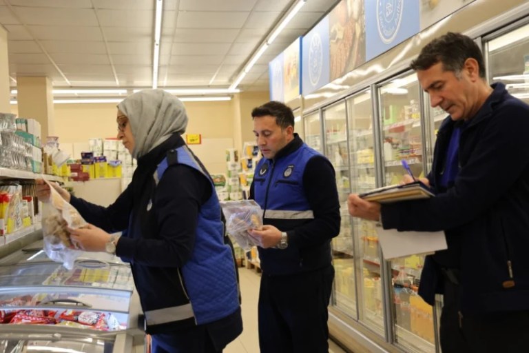 Kartepe’de Marketlerde Sıkı Denetim!