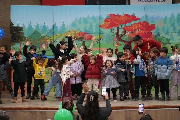Gölcük’te Çocuklar İçin Tiyatro Şenliği Başladı!