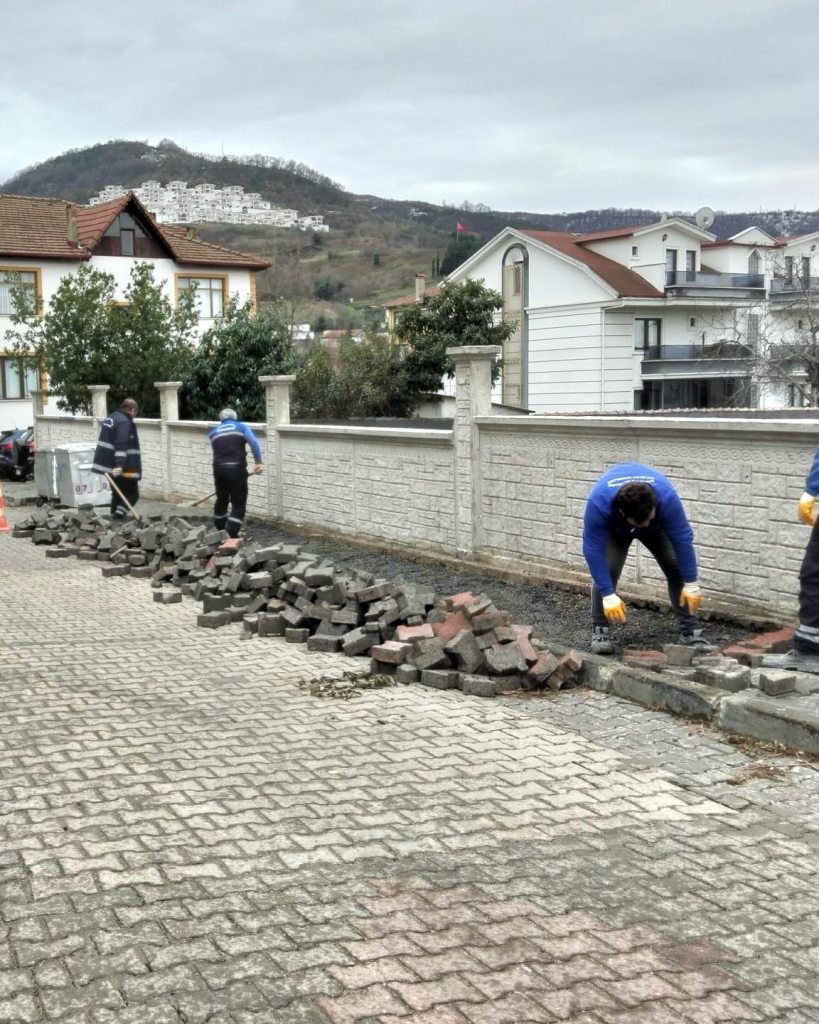 Başiskele’de Güvenli Kaldırımlar İçin Yoğun Mesai!