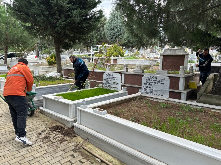 Çayırova’da Mezarlıklarda Bakım Çalışmaları!