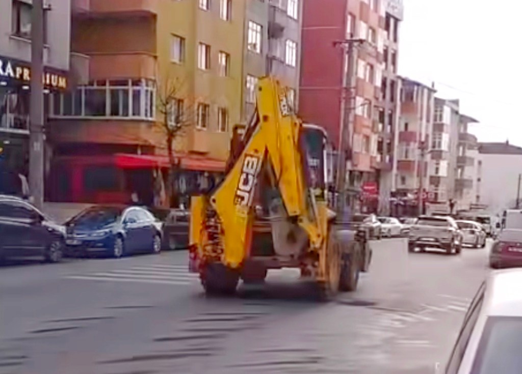Gebze’de İş Makinaları Tehlike Saçıyor!