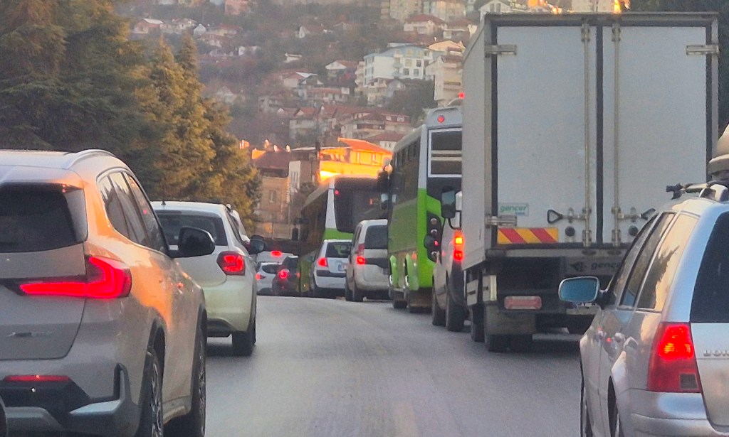 Derince’de Sabah Trafiği Felç Oldu!