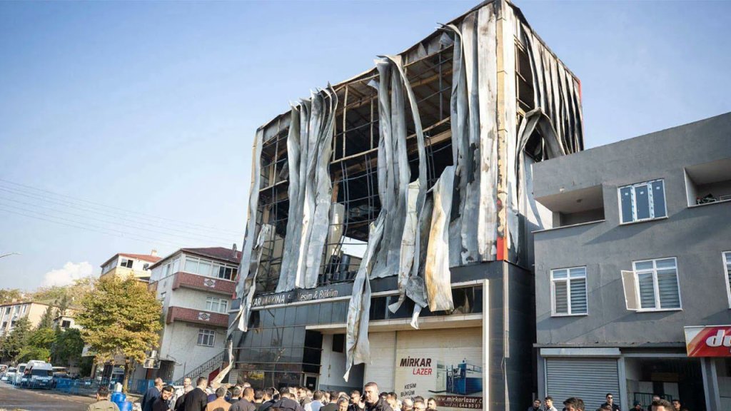 Dilovası’nda Kozmetik Fabrikası Yangını!