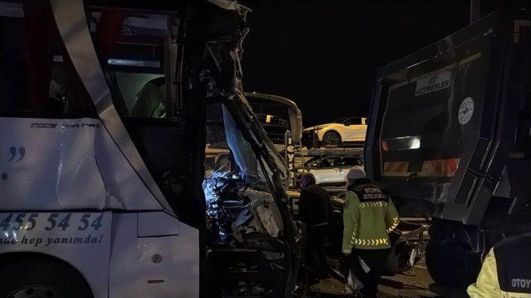 Sakarya’da Zincirleme Kaza: 1 Ölü, 19 Yaralı!
