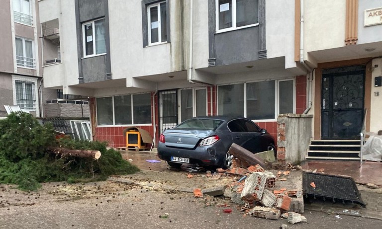 Körfez’de Şiddetli Fırtına Maddi Hasara Yol Açtı!
