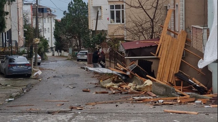 Kocaeli’de Fırtına Uyarısı: Motokuryelere Yasak!
