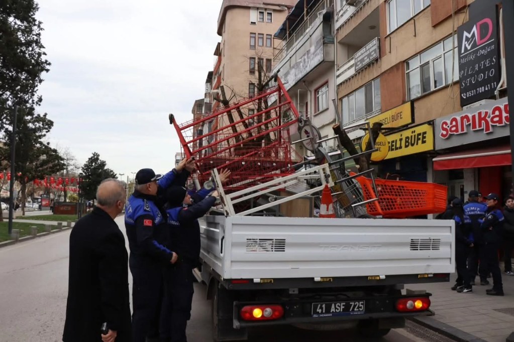 İzmit’te Kaldırım İşgallerine Sıkı Denetim!