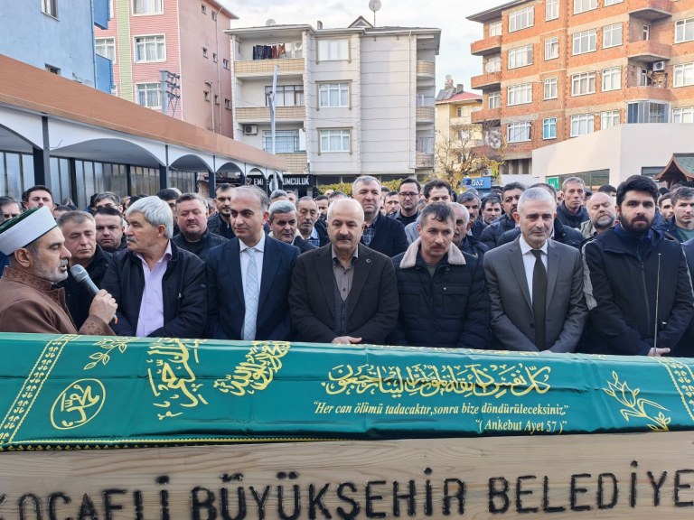 Gebze’de Merhum Ziya Şahin Son Yolculuğuna Uğurlandı!