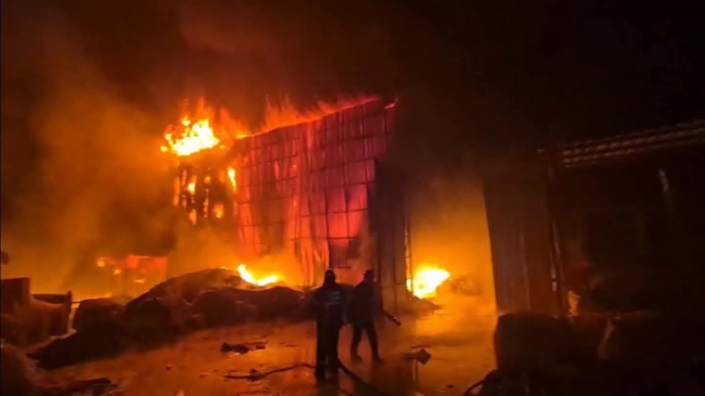 Gebze’de Atık Naylon Deposunda Yangın!