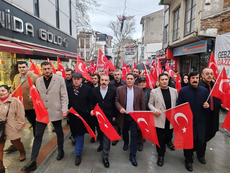 Gebze’de Bayrağa Saygı Yürüyüşü!
