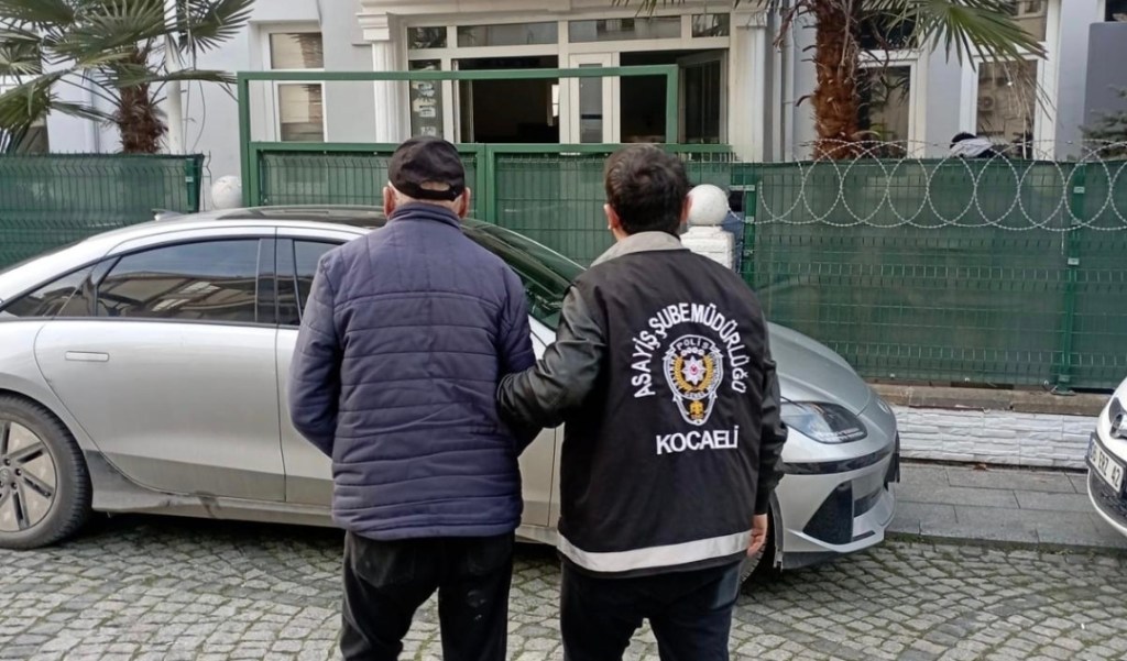 Gölcük’te Nitelikli Dolandırıcı Yakalandı!