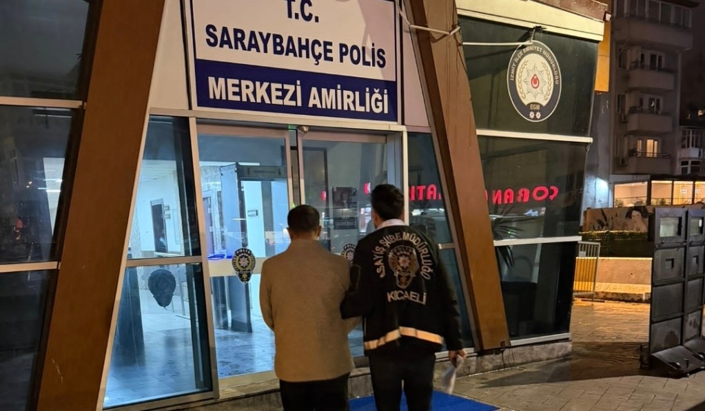 İzmit’te Aranan Dolandırıcı Yakalandı!