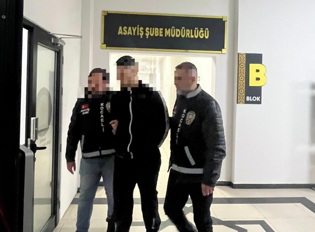 İzmit’te AVM Otoparkında Cinayet Şoku!