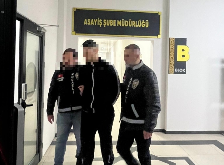 İzmit’te AVM Otoparkında Cinayet Şoku!
