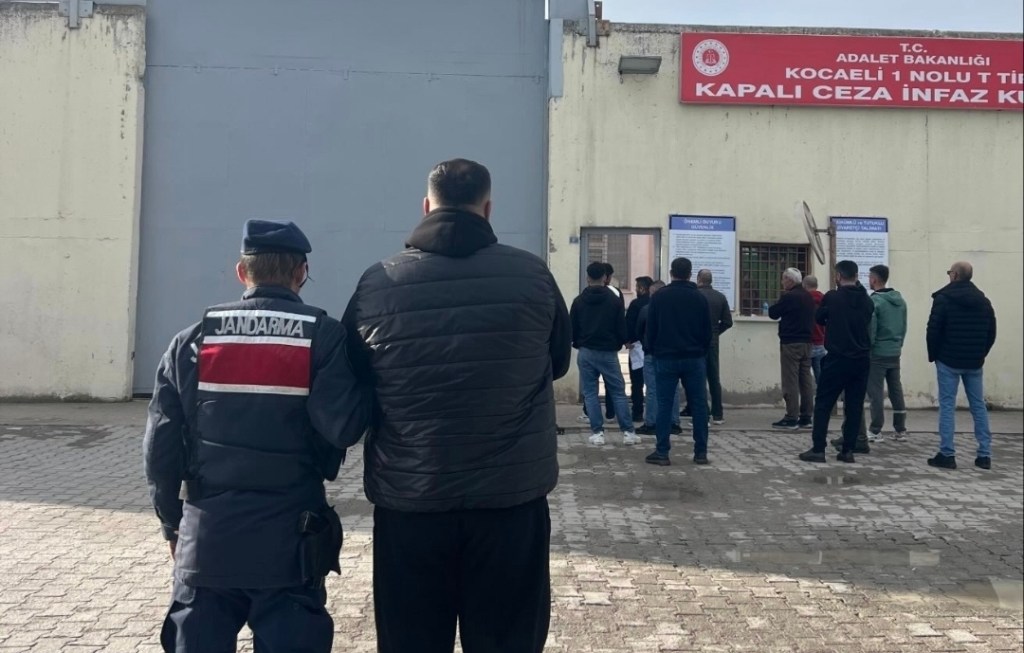 Derince’de Dolandırıcı Yakalandı!