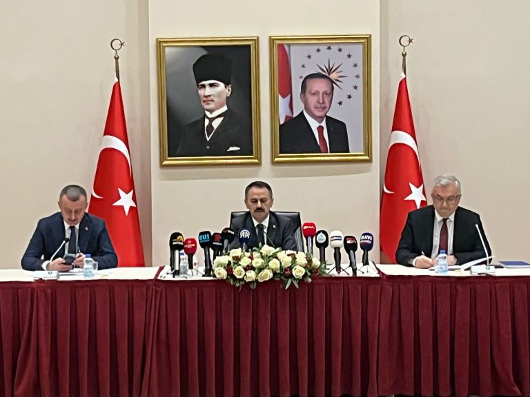 Derince’de Üç Blok Yıkılacak, Hizmet Aksamayacak!