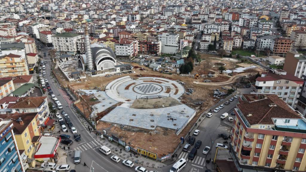 Çayırova Kent Meydanı’nda Çalışmalar Tam Gaz!