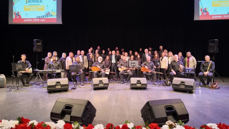 Türk Halk Müziği korosundan unutulmaz konser
