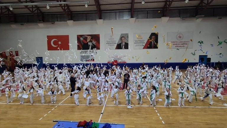 Taekwondo sporcuları kuşak heyecanı yaşadı
