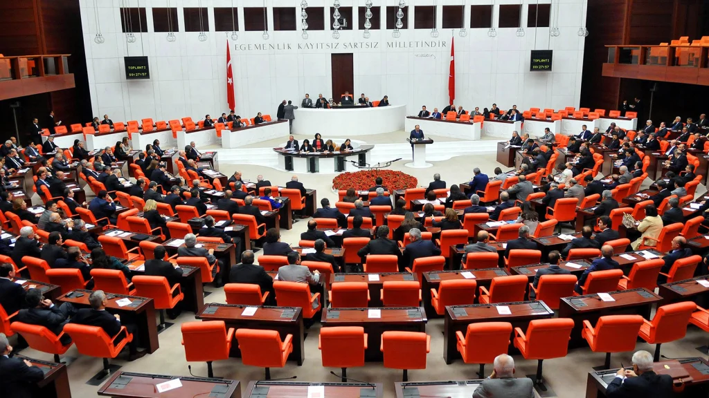 Milletvekillerinin ayrıcalıklı hakları tartışılıyor