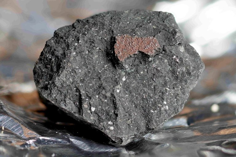 Mars’tan Gelen Gök Taşında Su İzleri!