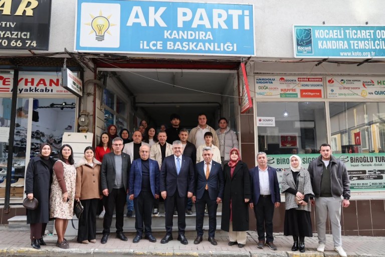 Kandıra’da AK Parti teşkilatında bayrak değişimi