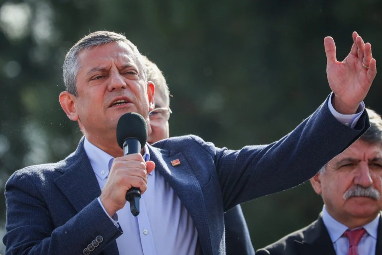 Özgür Özel: Kartepe’yi mahvetmelerine izin vermeyeceğiz