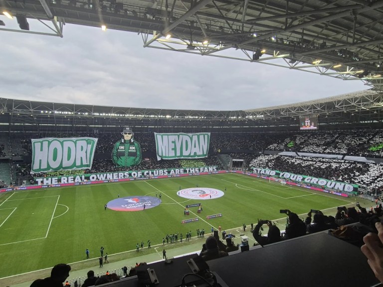 Kocaelispor taraftarından Beşiktaş maçı öncesi koreografi