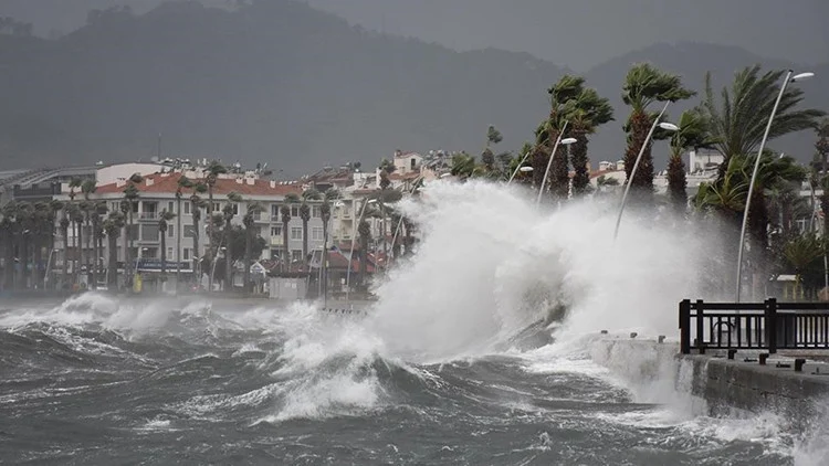 Marmara ve Batı Karadeniz’de fırtına uyarısı