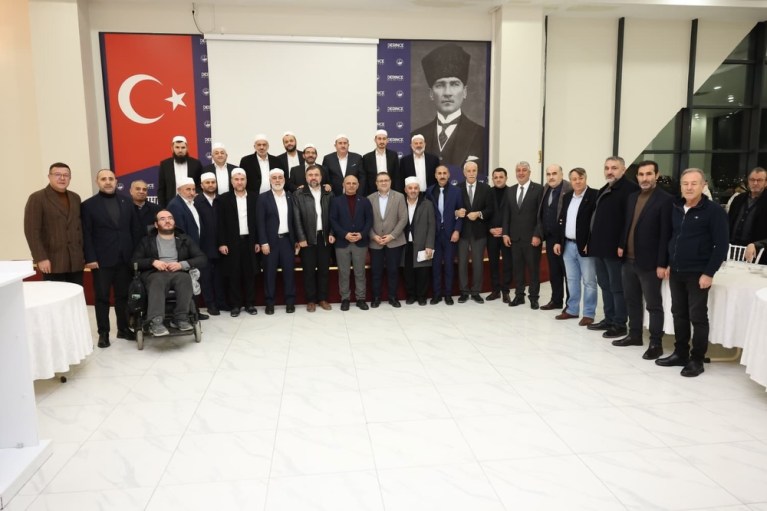 Derince’de Deprem Şehitleri Anıldı!