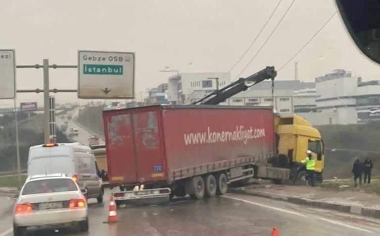 Gebze’de TIR Kazası Trafiği Felç Etti!