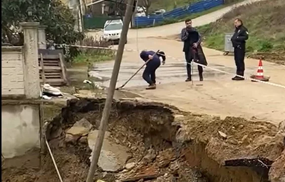İnşaat alanında toprak kayması paniği!