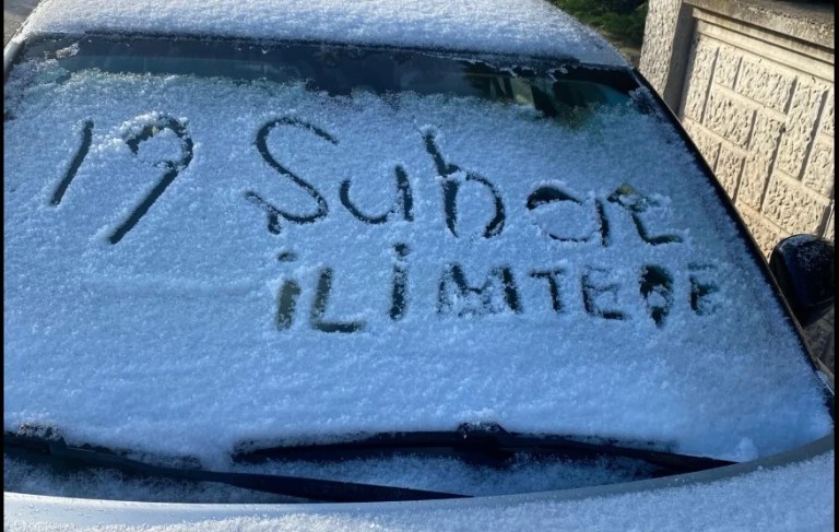 Körfez’de Ramazan sürprizi: İlimtepe’ye kar yağdı